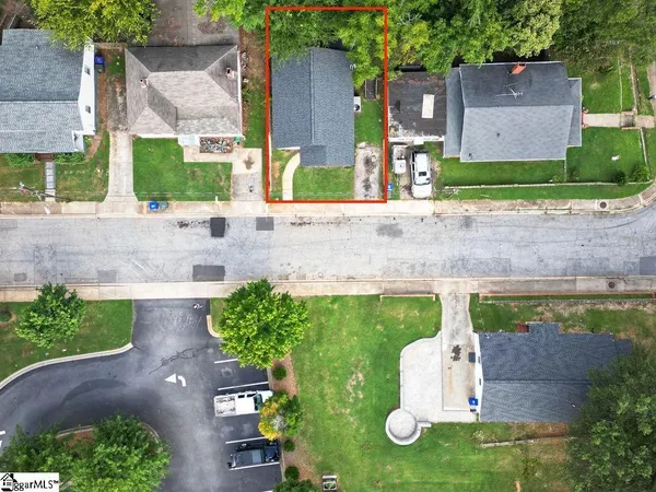 $2,175 | 4 Lindberg Avenue, Greenville, SC 29601