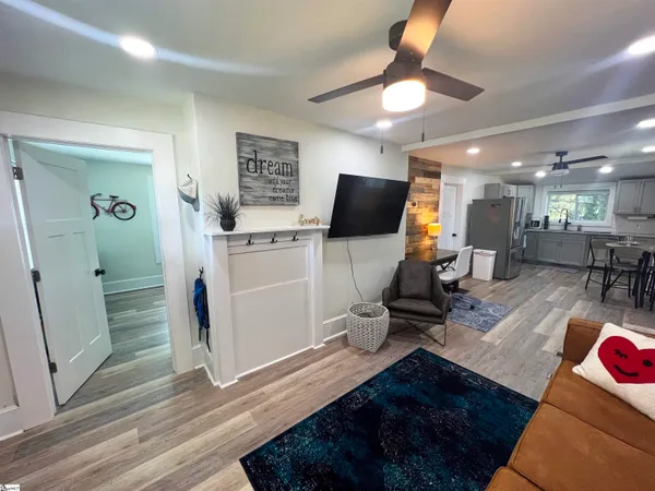 $2,175 | 4 Lindberg Avenue, Greenville, SC 29601