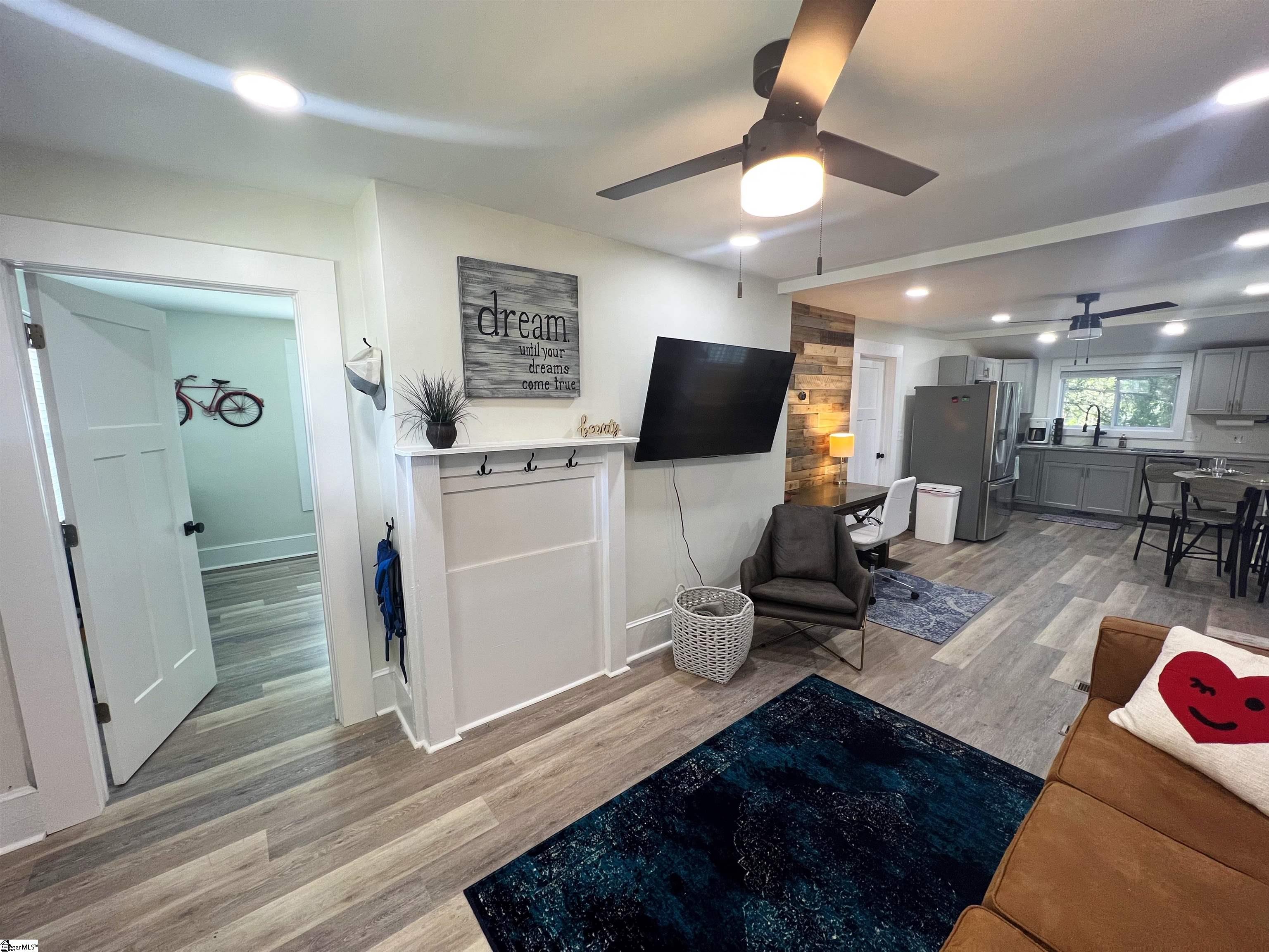 4 Lindberg Avenue Greenville, SC 29601 - Photo 9 of 36