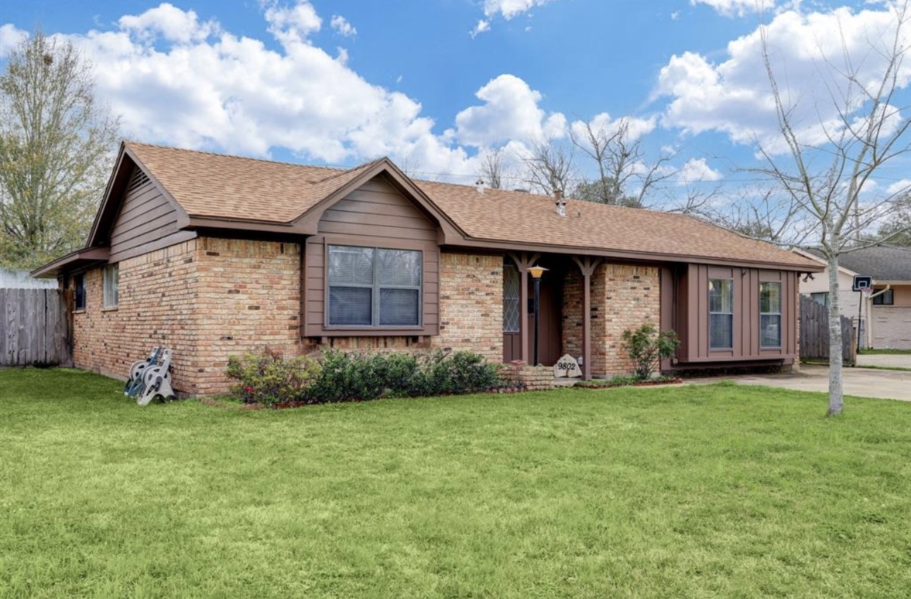 10207 Rambling Trail Houston, TX 77089 - Photo 2 of 20