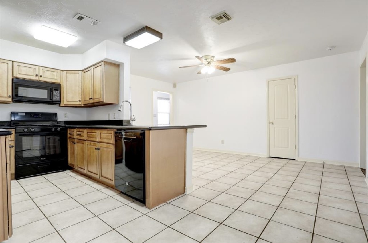 10207 Rambling Trail Houston, TX 77089 - Photo 8 of 20