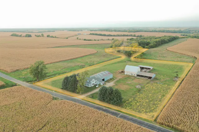 $425,000 | 20482 Rennick Road, Shullsburg, WI 53586