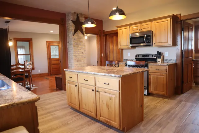 $425,000 | 20482 Rennick Road, Shullsburg, WI 53586