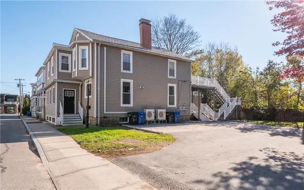 $3,600 | 8 Pleasant Street, Unit 1, Newport, RI 02840