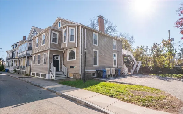 $3,600 | 8 Pleasant Street, Unit 1, Newport, RI 02840