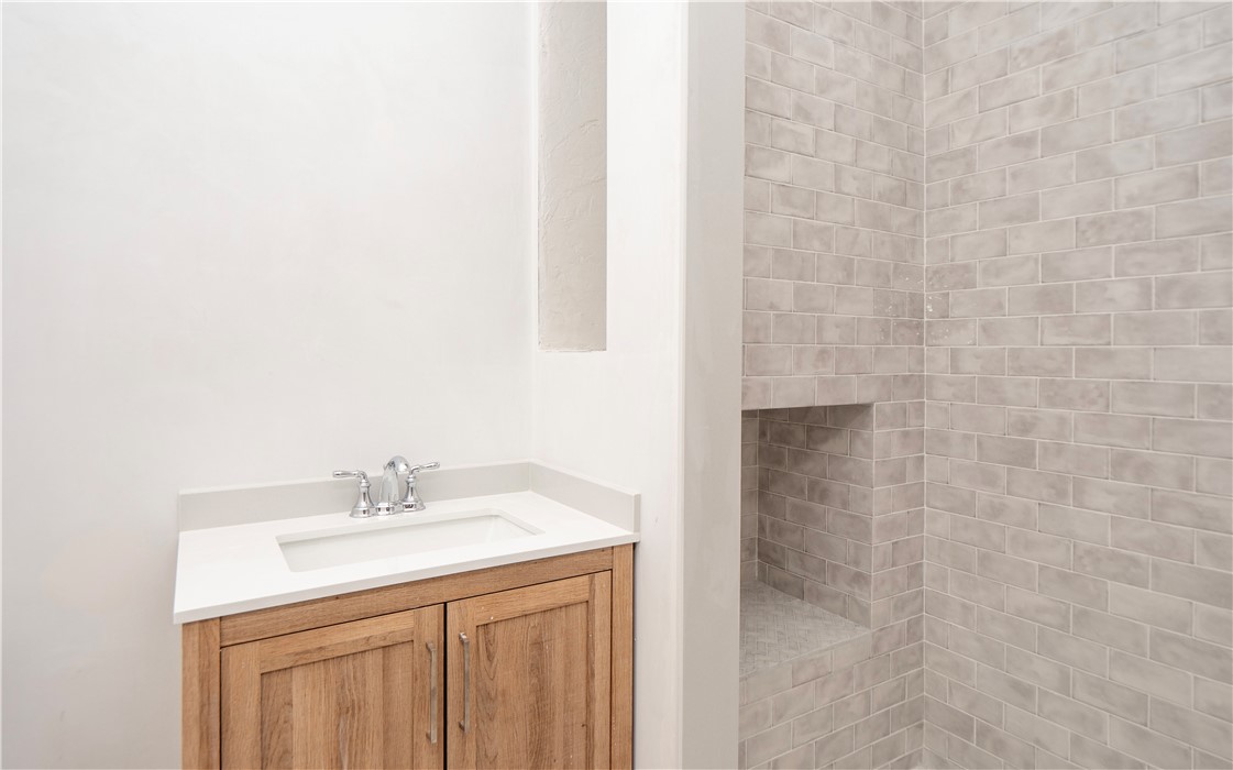 8 Pleasant Street, Unit 1 Newport, RI 02840 - Photo 23 of 38