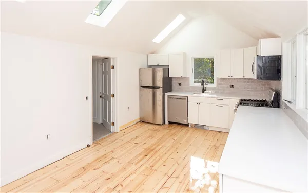 $3,600 | 8 Pleasant Street, Unit 1, Newport, RI 02840