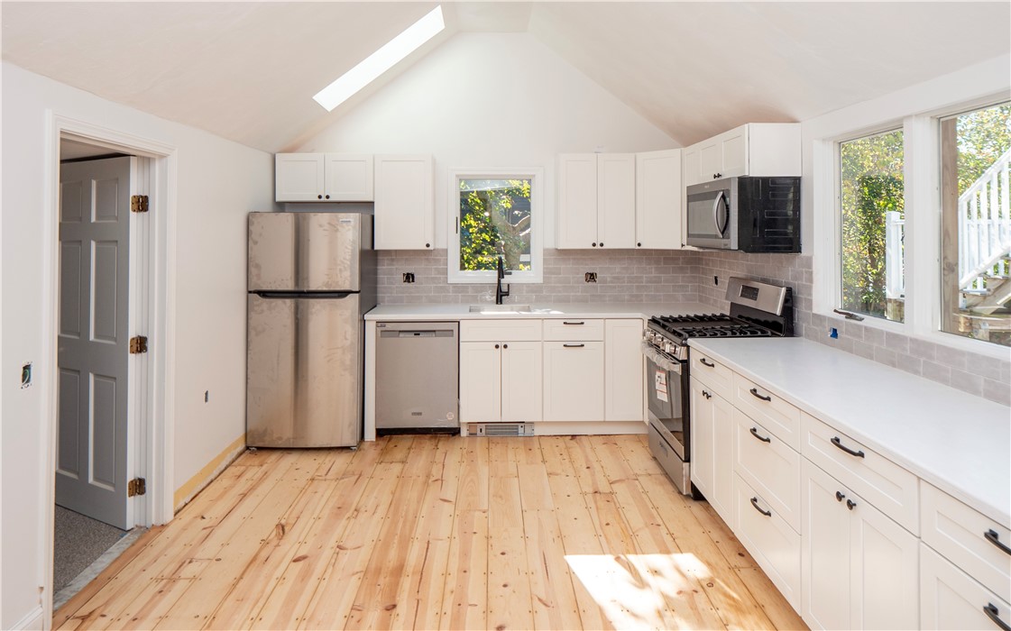 8 Pleasant Street, Unit 1 Newport, RI 02840 - Photo 8 of 38