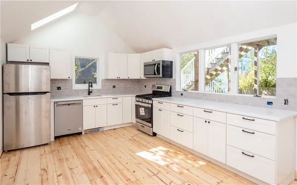 $3,600 | 8 Pleasant Street, Unit 1, Newport, RI 02840