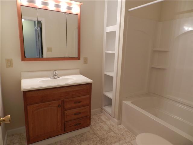 1581 Roberts Road Franklin, IN 46131 - Photo 11 of 24 Gallery Image 11