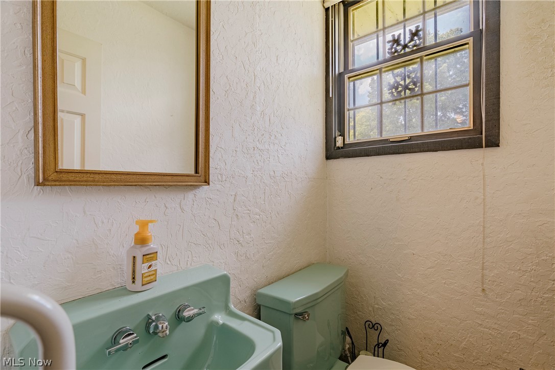 477 Snavely Road Cleveland, OH 44143 - Photo 24 of 35