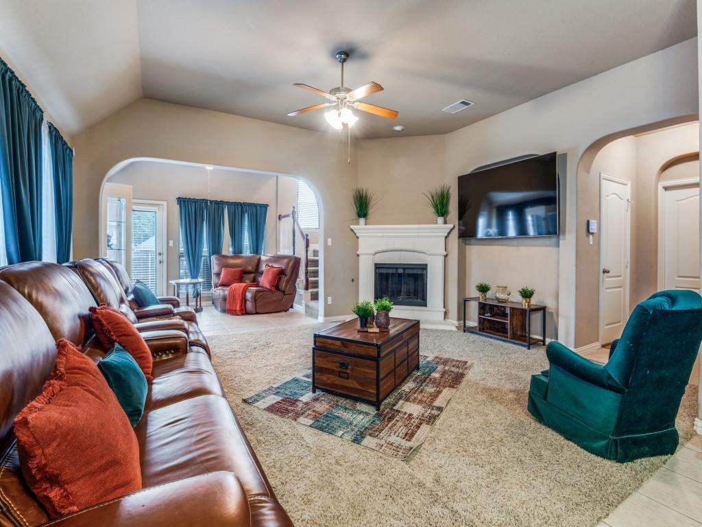 210 Dancing Light Lane Red Oak, TX 75154 - Photo 3 of 20