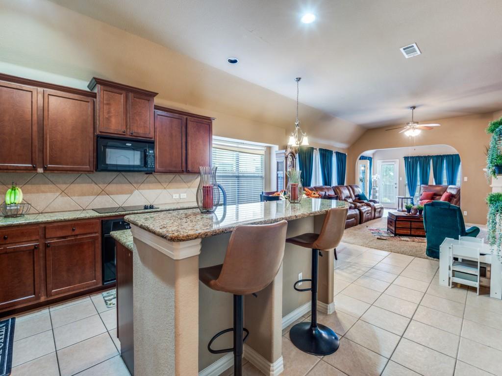 210 Dancing Light Lane Red Oak, TX 75154 - Photo 8 of 20