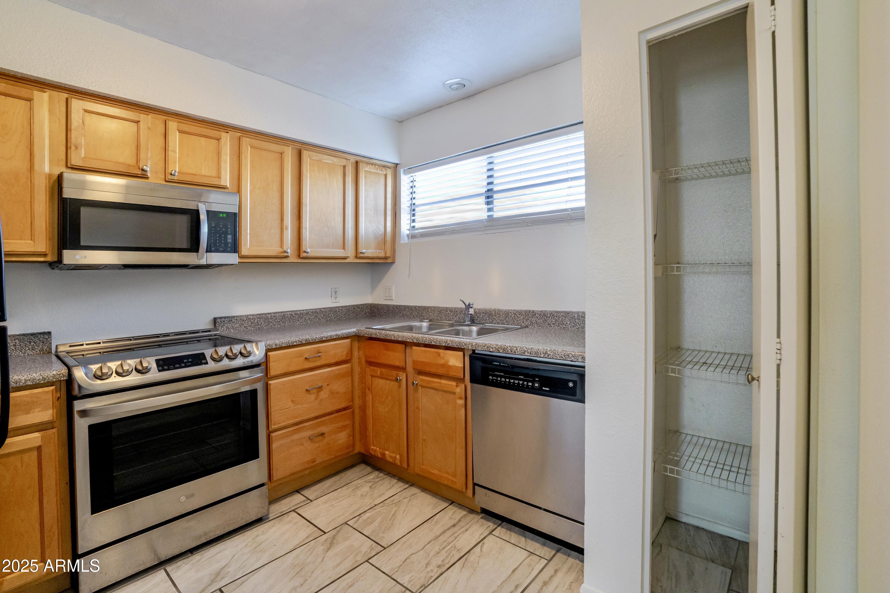 11640 North 51st Avenue, Unit 250 Glendale, AZ 85304 - Photo 11 of 26 11640 N 51st-07