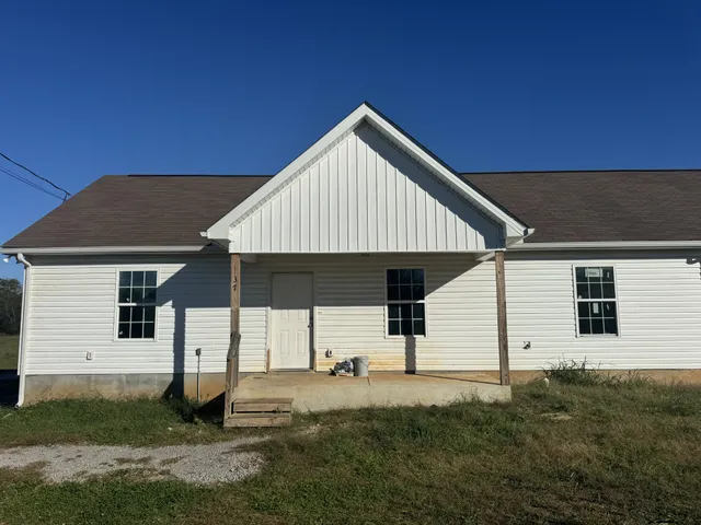 $1,600 | 3702 Mealer Road, Unit A, Chapel Hill, TN 37034