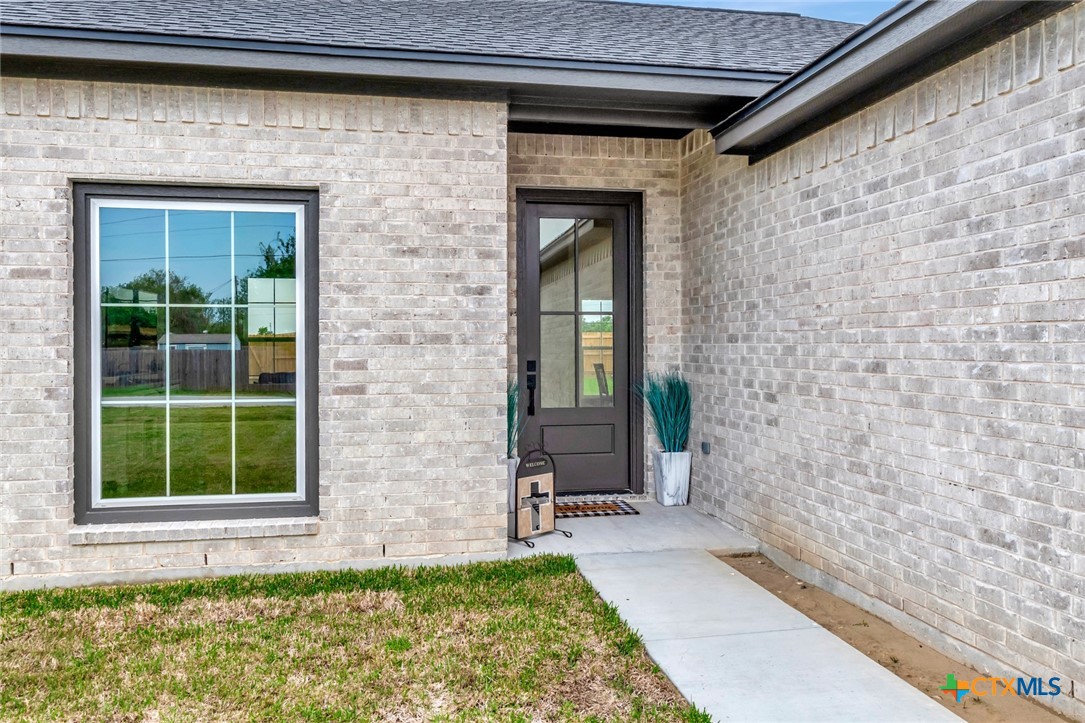 305 Turkey Lane Victoria, TX 77905 - Photo 2 of 35 a view of entrance