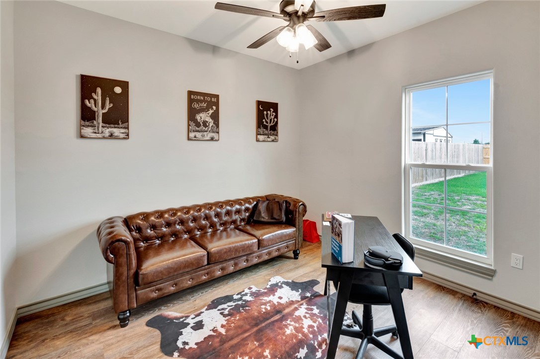 305 Turkey Lane Victoria, TX 77905 - Photo 22 of 35 a living room with furniture and a window