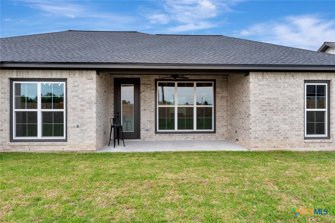 305 Turkey Lane Victoria, TX 77905 - Photo 32 of 35 a front view of a house with garden