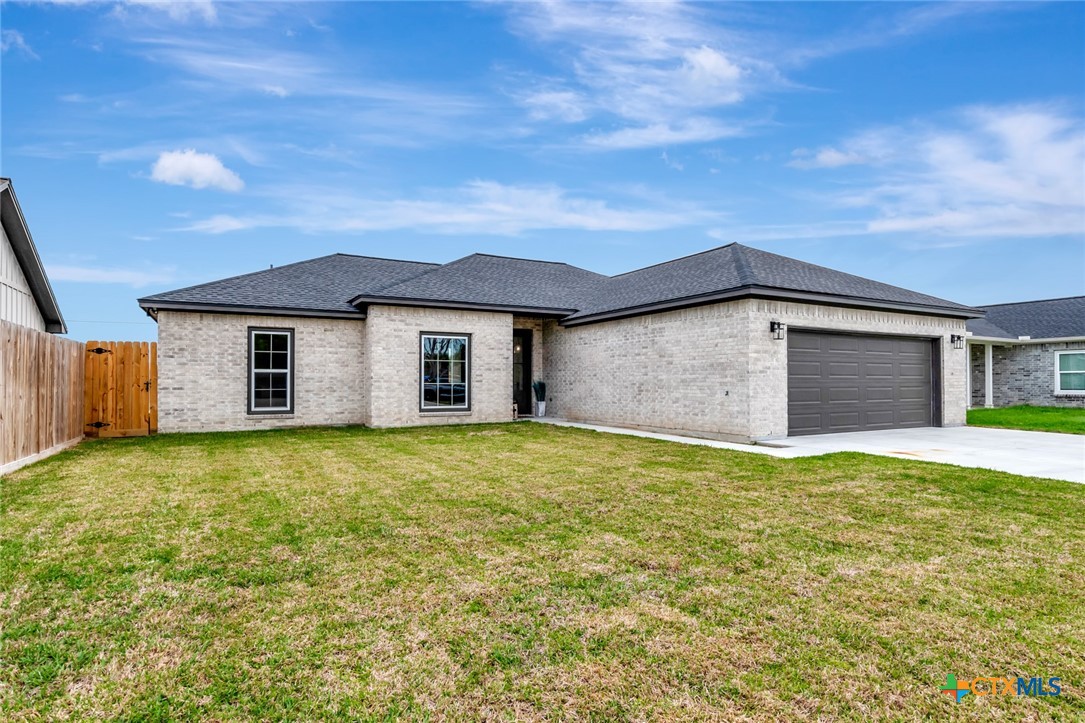 305 Turkey Lane Victoria, TX 77905 - Photo 33 of 35 a house view with a garden space