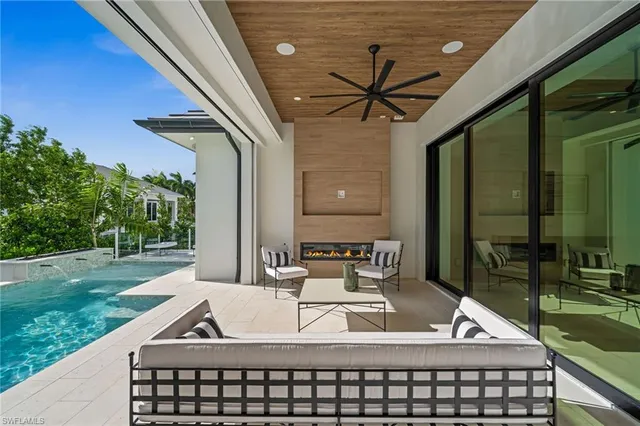 a view of house with a outdoor seating