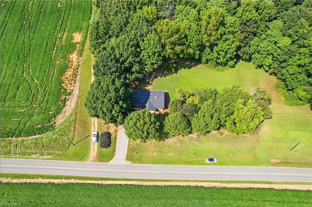 856 Haynes Road Elkin, NC 28621 - Photo 4 of 28