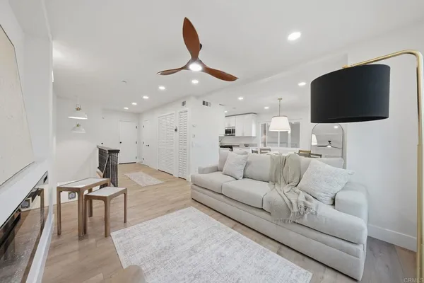 $559,999 | 4210 Fiesta Way, Unit 3, Oceanside, CA 92057