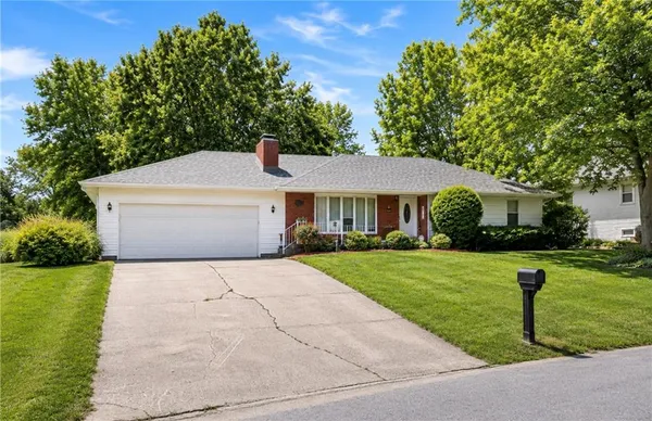 $249,900 | 1114 Hilltop Drive, Carrollton, MO 64633