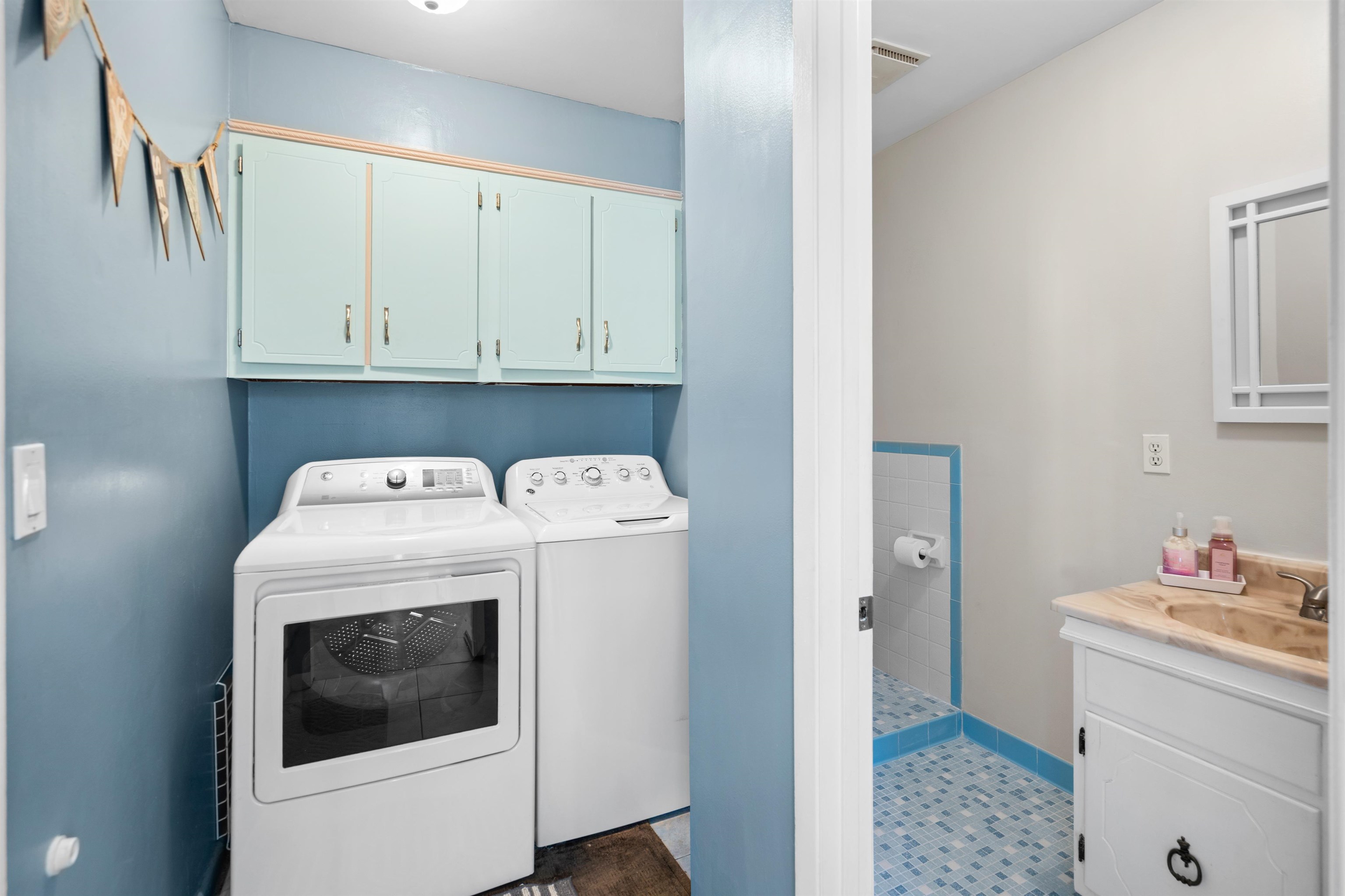 702 Queen Road St. Augustine, FL 32086 - Photo 35 of 71 a utility room with dryer and washer