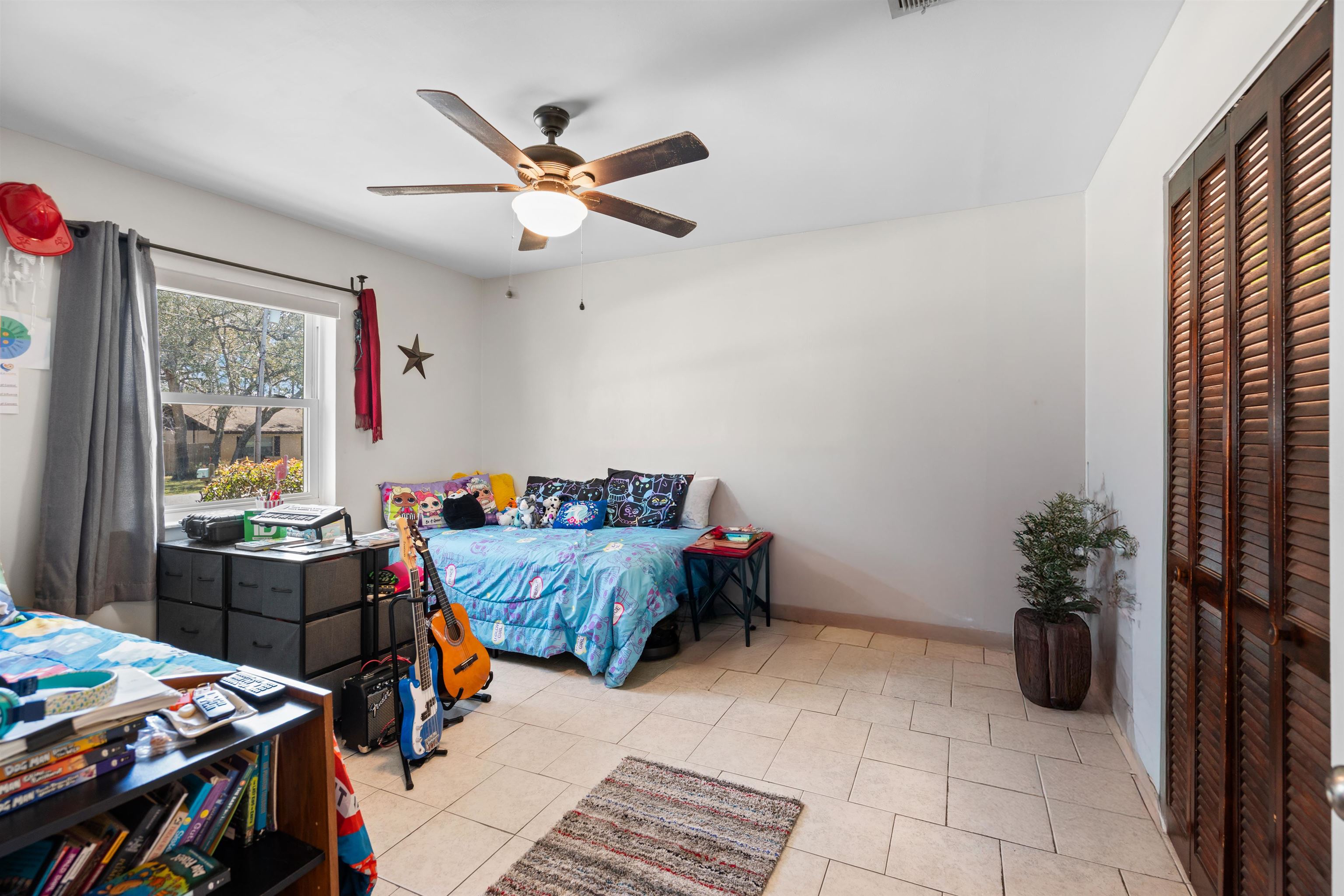 702 Queen Road St. Augustine, FL 32086 - Photo 44 of 71 a bed room with a bed and a window