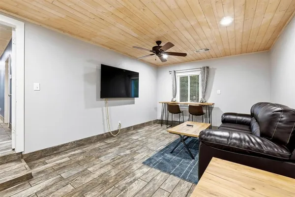 $599,999 | 109 Arkansas Street, Pottsboro, TX 75076