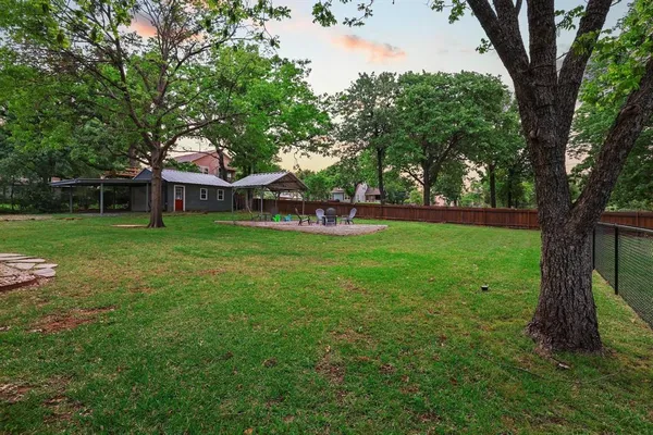 $599,999 | 109 Arkansas Street, Pottsboro, TX 75076