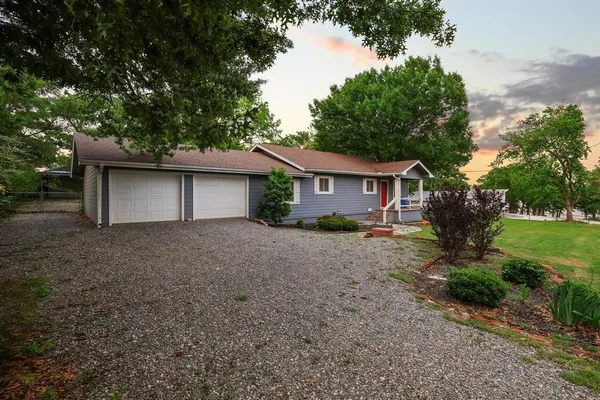 $599,999 | 109 Arkansas Street, Pottsboro, TX 75076