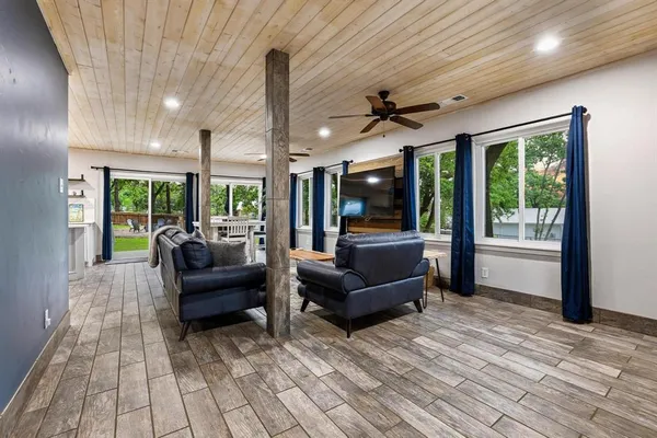 $599,999 | 109 Arkansas Street, Pottsboro, TX 75076