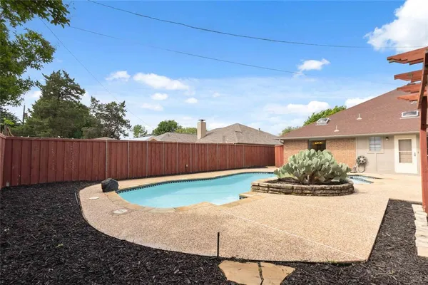 $475,000 | 200 Sunny Crest Drive, Murphy, TX 75094