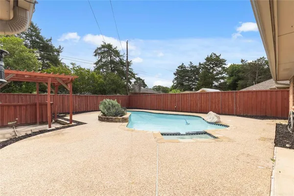 $475,000 | 200 Sunny Crest Drive, Murphy, TX 75094