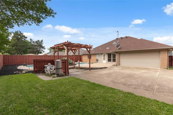 $475,000 | 200 Sunny Crest Drive, Murphy, TX 75094