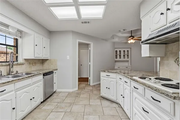 $475,000 | 200 Sunny Crest Drive, Murphy, TX 75094