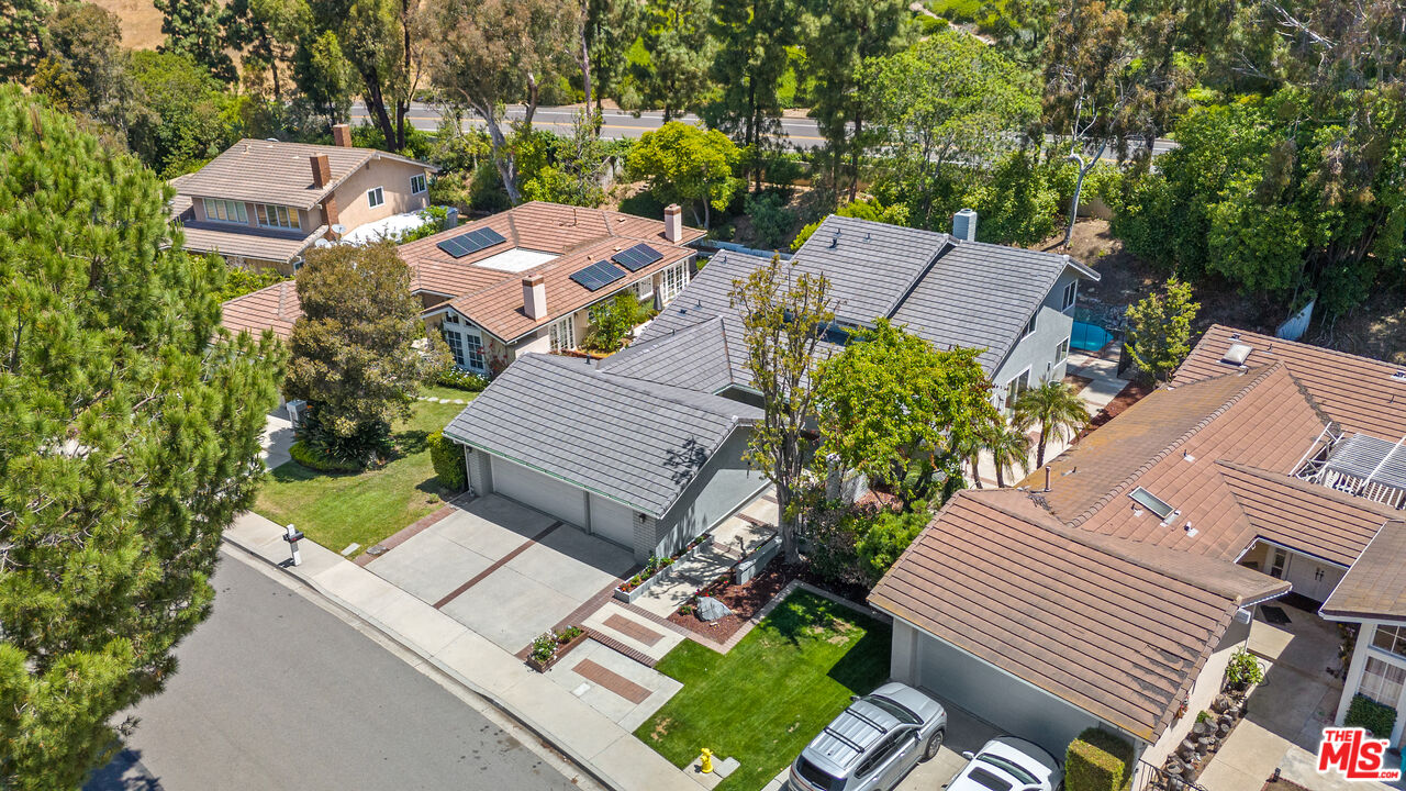 19 Rippling Streme Irvine, CA 92603 - Photo 7 of 69