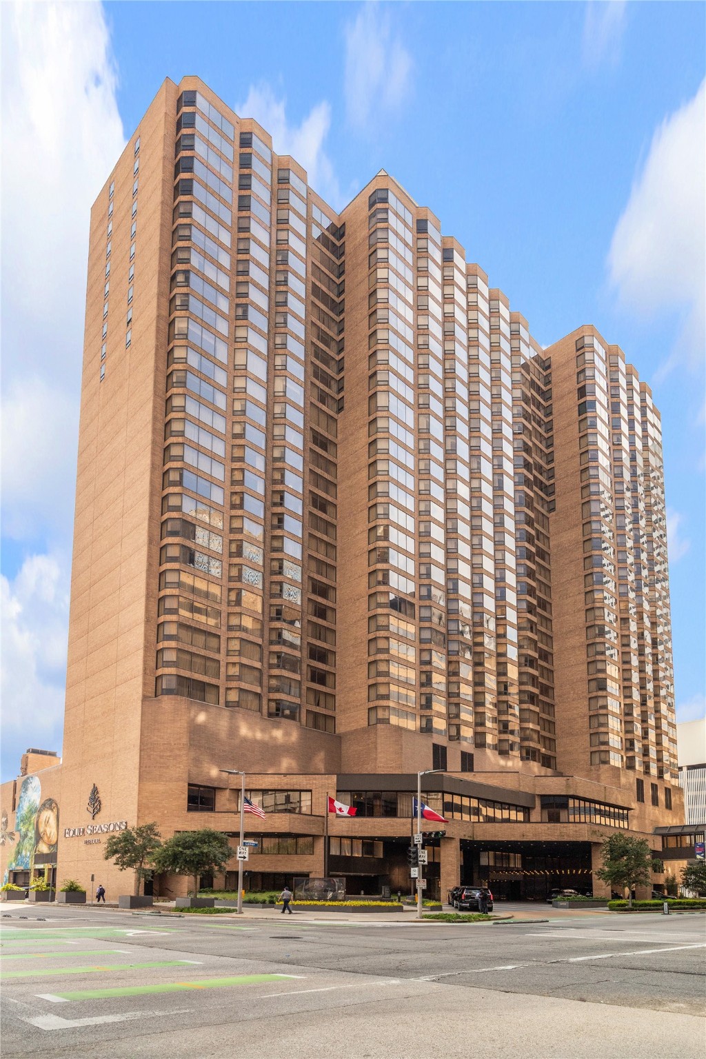 1111 Caroline Street, Unit 2908 Houston, TX 77010 - Photo 36 of 50 a view of a tall building