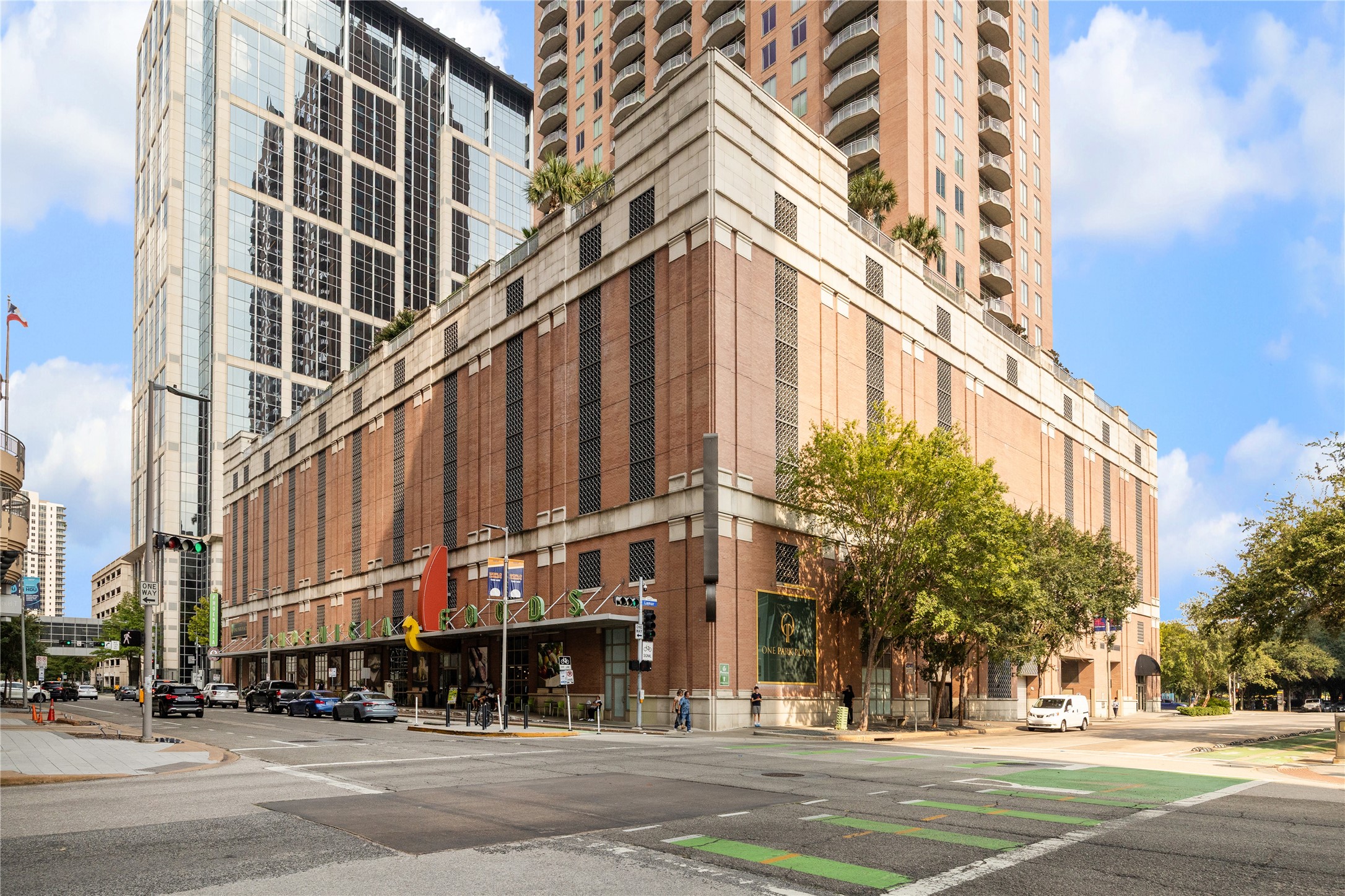 1111 Caroline Street, Unit 2908 Houston, TX 77010 - Photo 37 of 50 a view of a building and a street