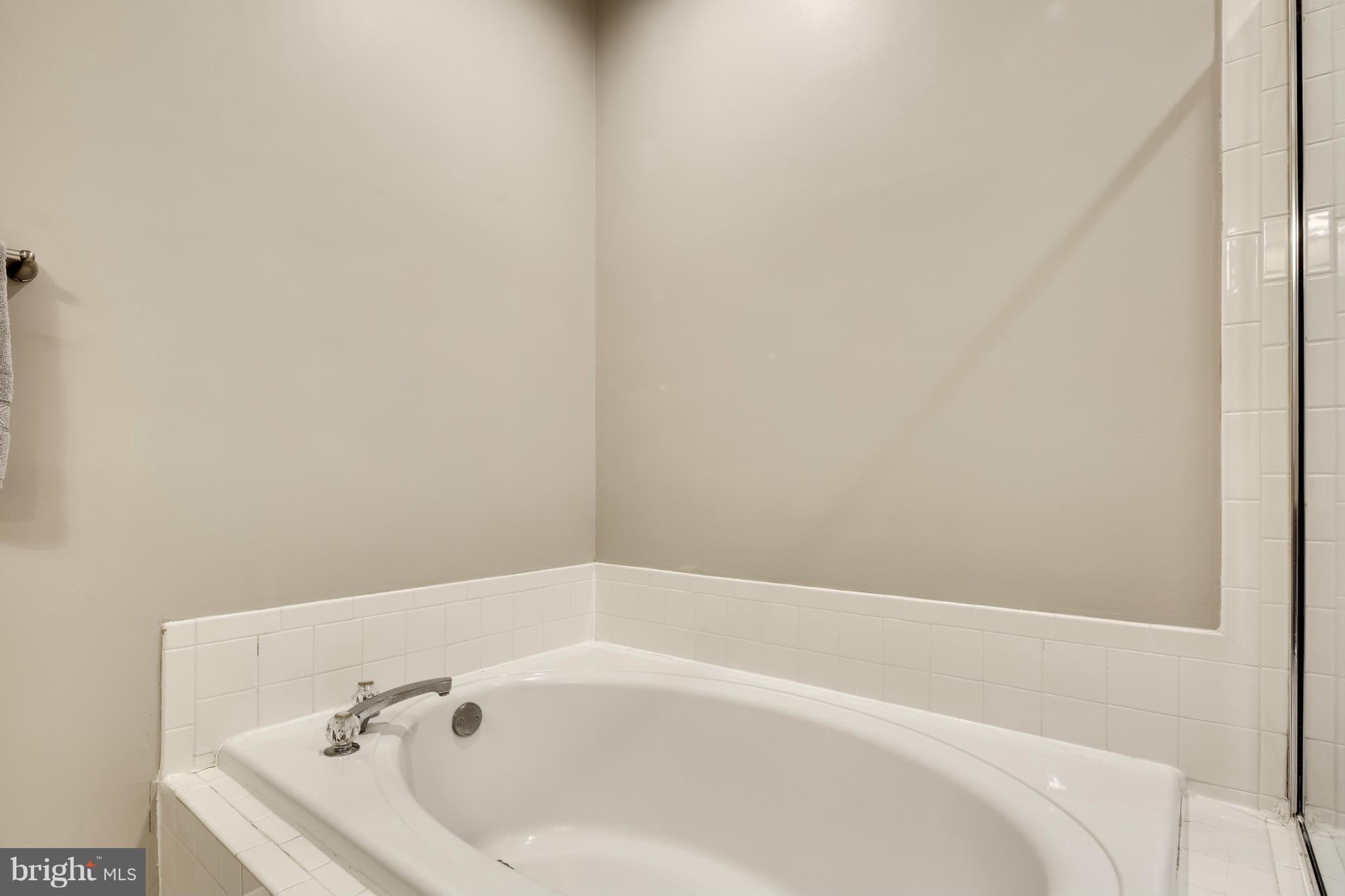 12709 Found Stone Road, Unit 6102 Germantown, MD 20876 - Photo 22 of 25 Bath (Master)