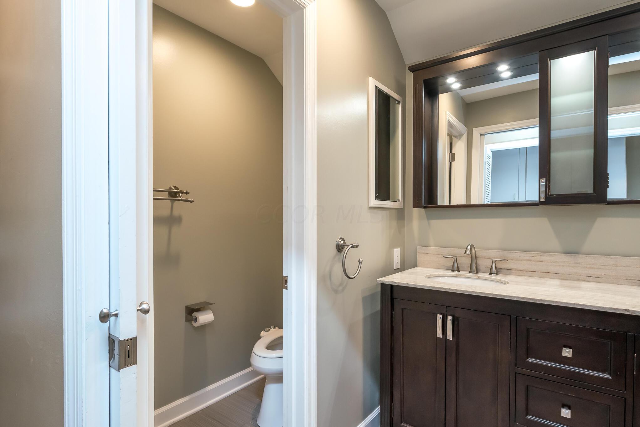 356 Gudrun Road Columbus, OH 43202 - Photo 24 of 53 Ensuite bath - double vanity