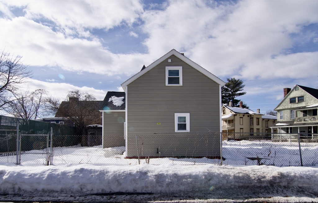 63 Bay Street Springfield, MA 01109 - Photo 3 of 35