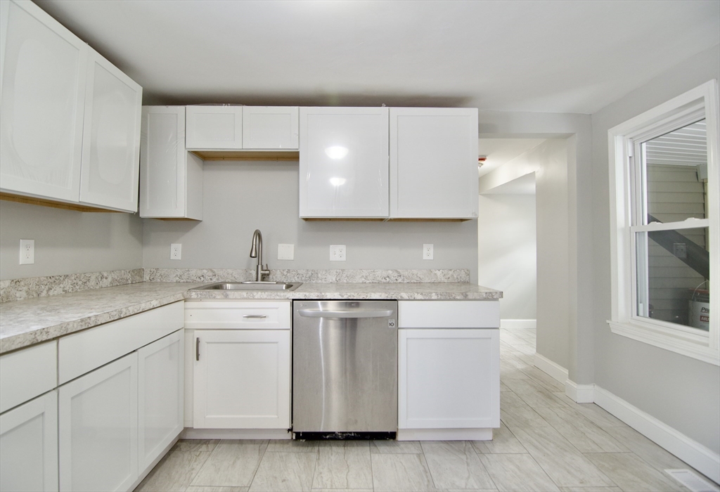 63 Bay Street Springfield, MA 01109 - Photo 6 of 35