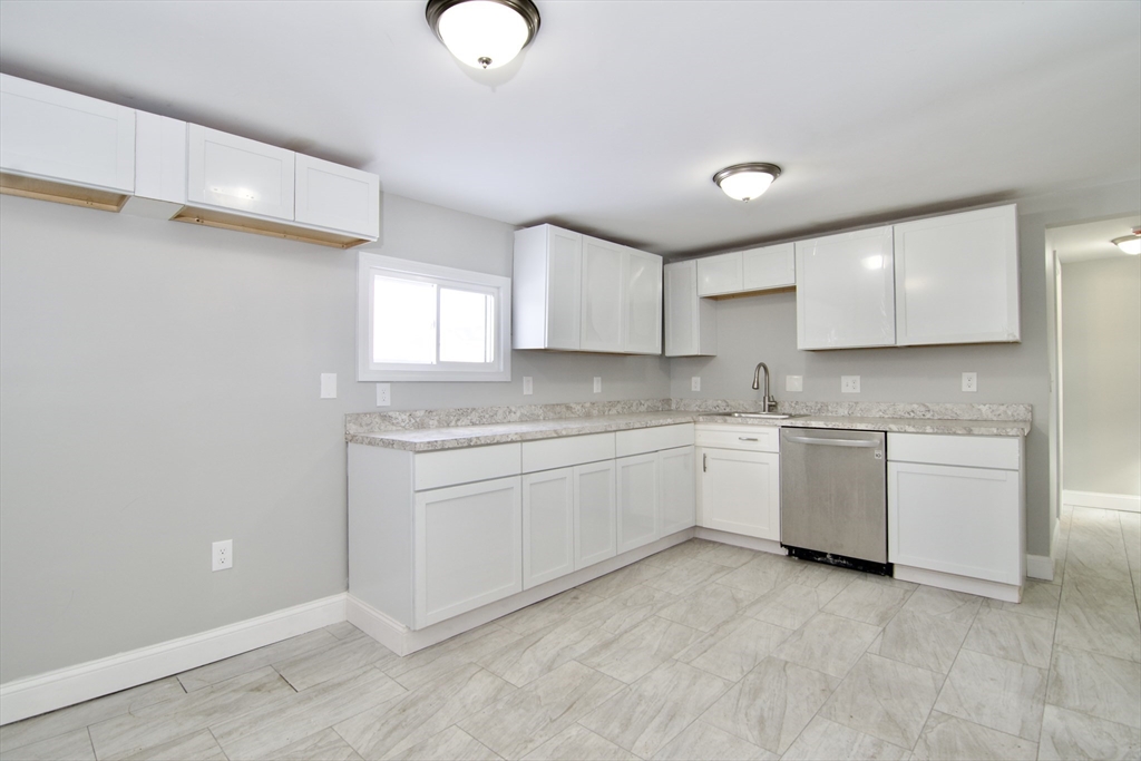 63 Bay Street Springfield, MA 01109 - Photo 7 of 35