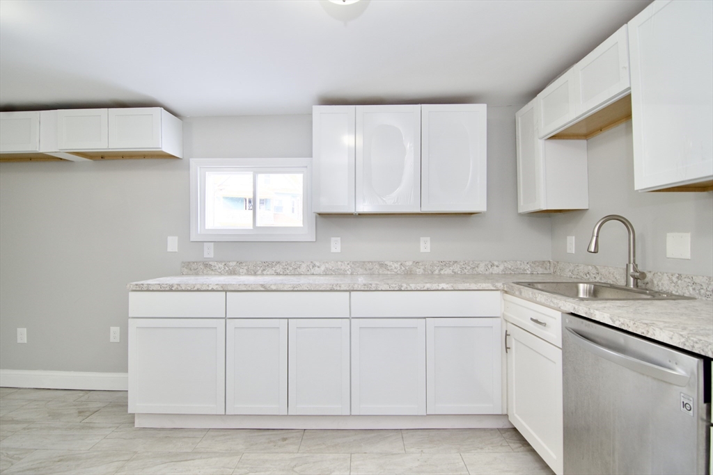 63 Bay Street Springfield, MA 01109 - Photo 8 of 35