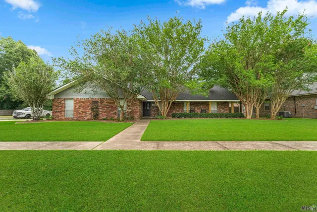 $319,000 | 5842 Sophie Anne Drive, Zachary, LA 70791