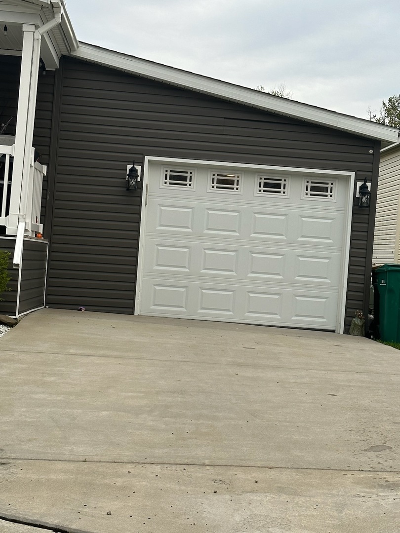 186 Northshore Road Elgin, IL 60123 - Photo 12 of 14 a front view of a house