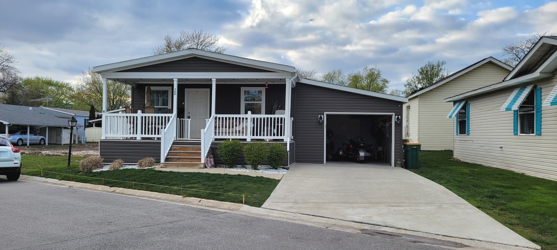 186 Northshore Road Elgin, IL 60123 - Photo 14 of 14 a front view of a house with a yard and potted plants