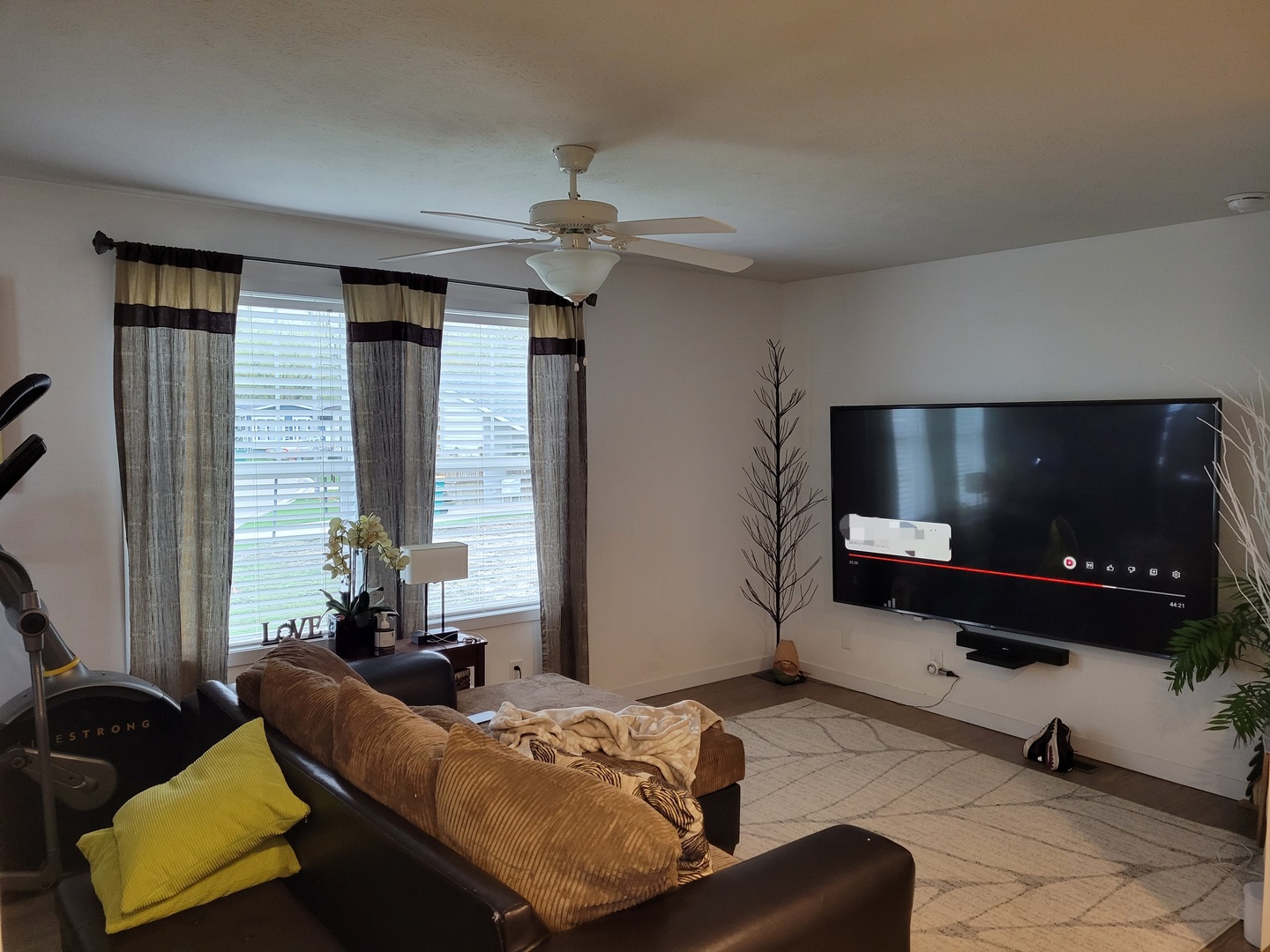 186 Northshore Road Elgin, IL 60123 - Photo 3 of 14 a living room with furniture and a flat screen tv